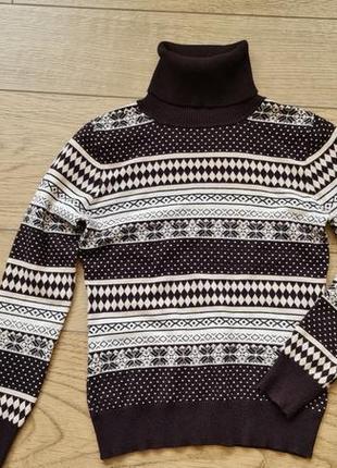 Очень красивый мягенький свитер с кашемиром. размер s-m. в идеальном состоянии.