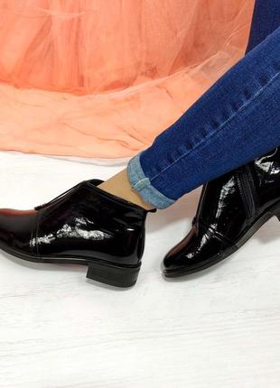 Лаковые женские ботиночки на маленьком каблуке  40 р-р3 фото