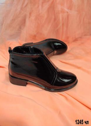 Лаковые женские ботиночки на маленьком каблуке  40 р-р2 фото