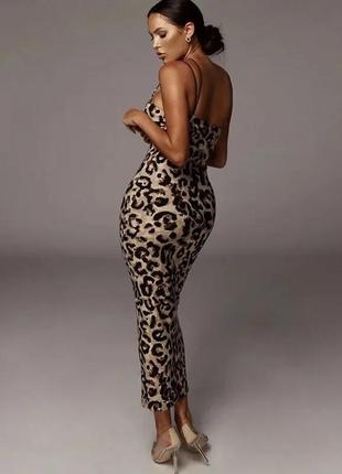 Женское леопардовое платье миди на тонких бретелях2 фото