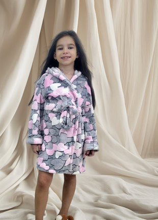 Теплий плюшевий халат с малюнками сердечок з капюшоном