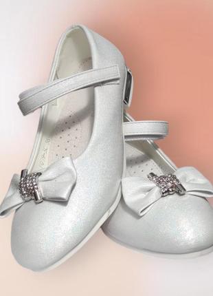 Белые перламутр  туфли для девочки под платье праздничные уценка новые
