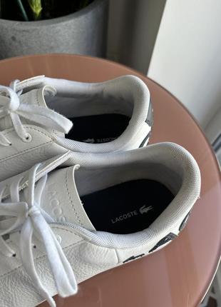 Кожаные белые кроссовки lacoste9 фото