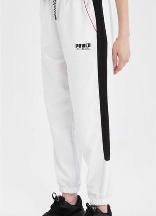 Белые базовые джоггеры, спортивные штаны5 фото