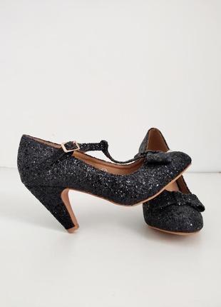 Новые праздничные женские туфли schuh