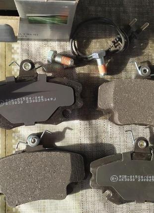 Колодки гальмівні передні logan i, sandero i, clio i-ii, megane i, largus, 19, 21/ peugeot 205, 309  lpr