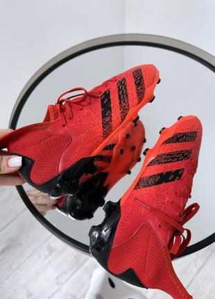 Яркие крутые бутсы adidas predator freak3 фото