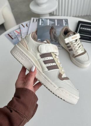 Женские кроссовки adidas forum beige