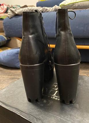 Ботинки на тракторной подошве9 фото