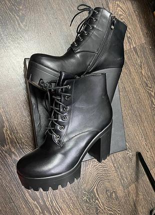 Ботинки на тракторной подошве