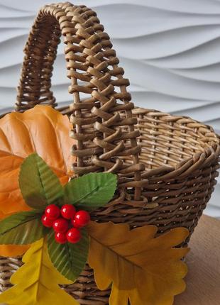 Корзина плетеная из бумажной лозы