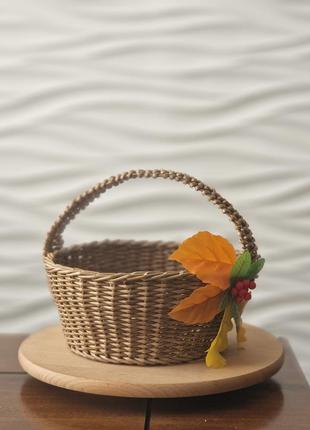 Корзина плетеная из бумажной лозы