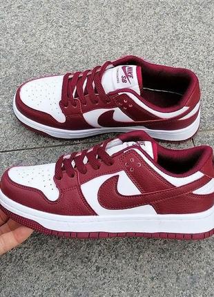 Nike dunk sb low "team red"