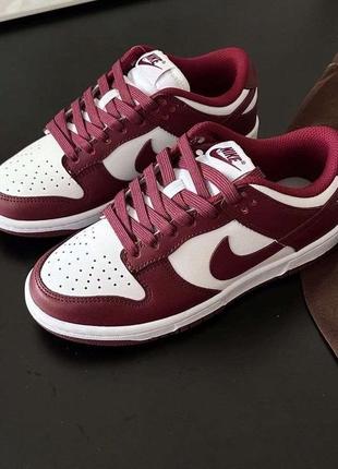 Nike dunk sb low "team red"