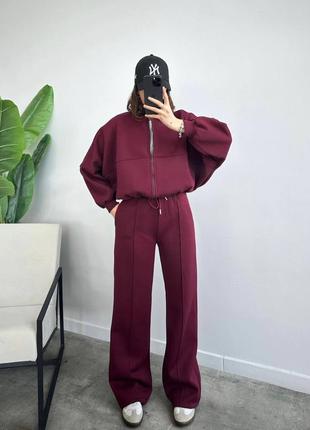 Костюм женский.