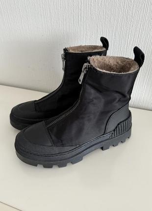Ботинки zara на молнии с мехом внутри