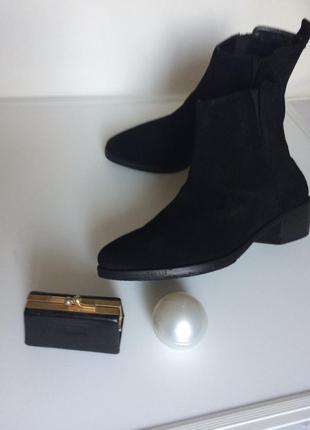 Жіночі чорні замшеві черевики  казаки