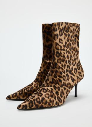Леопардові ботильйони зара zara черевики на підборах на каблуку і тонкими підборами і...