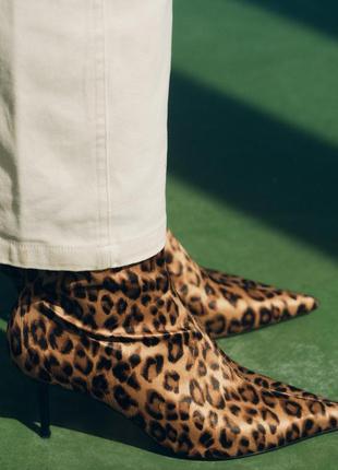 Леопардові ботильйони зара zara черевики на підборах на каблуку і тонкими підборами і...