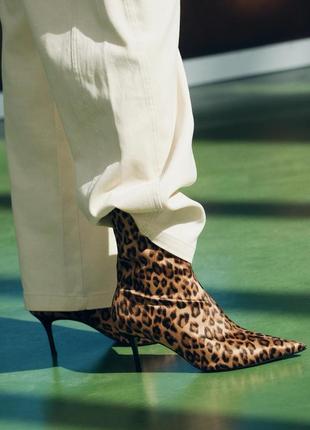 Леопардові ботильйони зара zara черевики на підборах на каблуку і тонкими підборами і...
