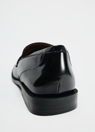 Лакові лофери зара zara з лакованим ефектом туфлі стильні базові