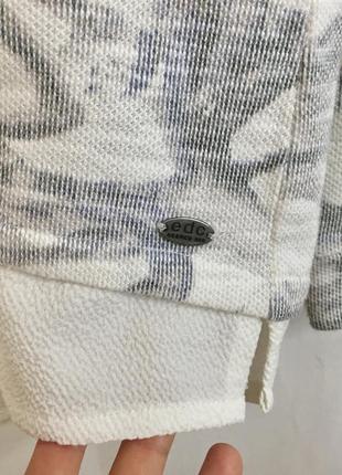 Серый джемпер с принтом и имитацией рубашки2 фото