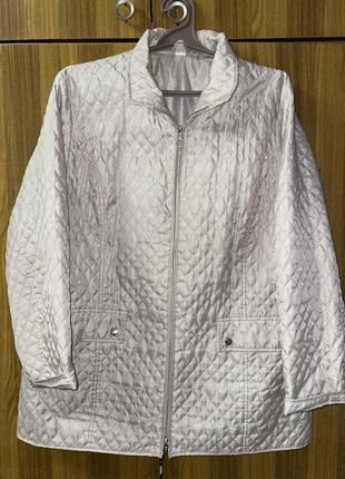 Стьобана куртка бежевого кольору розмір жіноча куртка осінь-весна l-xl 52-54