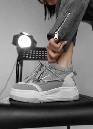 Жіночі теплі кросівки на осінь та зиму