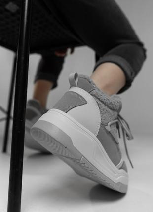 Жіночі теплі кросівки на осінь та зиму