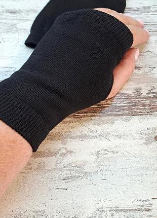 Короткие трикотажные эластичные митенки перчатки без пальцев однотонные чёрные