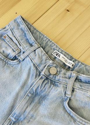 Светлые прямые джинсы zara с необработанным низом, трубы3 фото