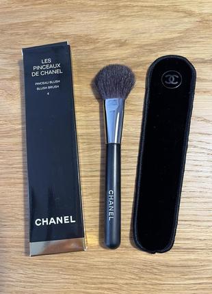 Chanel пензлик для румʼян.