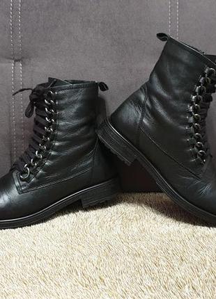 Женские кожаные демисезонные ботинки от британского бренда manfield