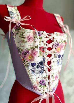 Корсет ручной работы с черепами