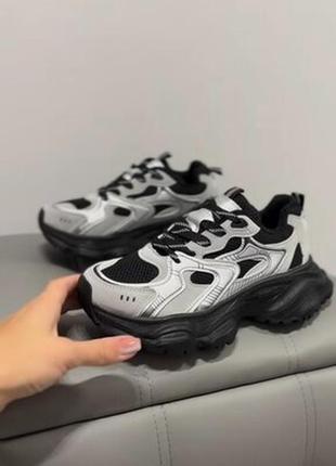 Утепленные кроссовки