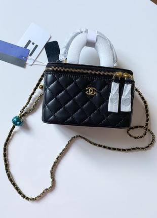 Кожаная сумка в стиле chanel
