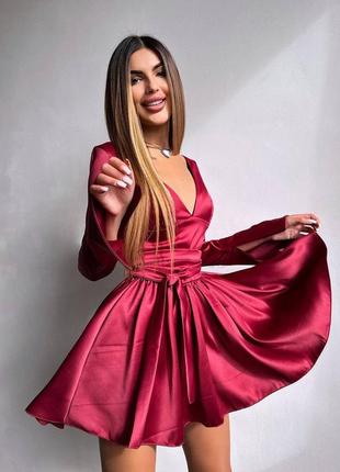 Атласна корсетна сукня  з пишною спідницею