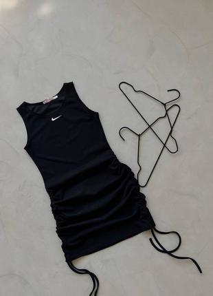 Стильное спортивное платье с затяжками по бокам6 фото