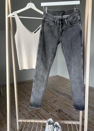 Джинсы levi's 27 гг новые