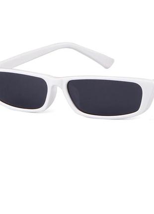 Білі сонцезахисні окуляри з чорними лінзами2 фото