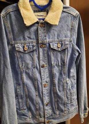 Трендова джинсова куртка pull&bear