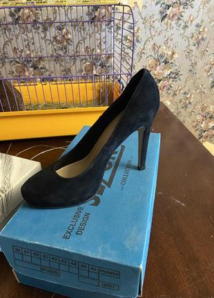Туфлі на каблуку