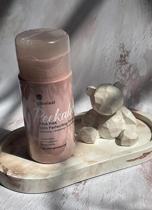 Ніжний багатозадачний тонер тонік glowiest peekaboo aha pha skin perfecting face toner 120ml.