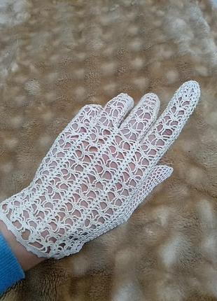 Красивые крючкованые перчатки сеточка