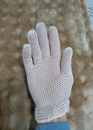 Красивые крючкованые перчатки сеточка