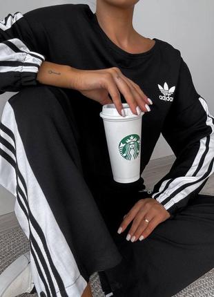 Костюм з лампасами, емблемою adidas, штани на кнопках