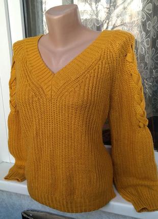 Теплый свитер горчичного цвета