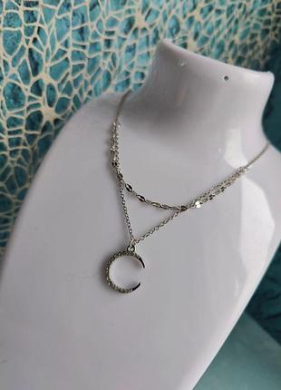 Жіночий ланцюжок на шию в сріблястому кольорі з підвіскою місяць, біжутерія