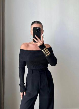 Топ зі спущеними плечима