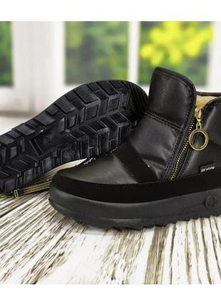 Женские короткие ботинки на молнии